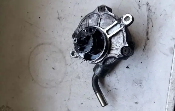 Mercedes-Benz E W211 Vacuum pump A6112300065
