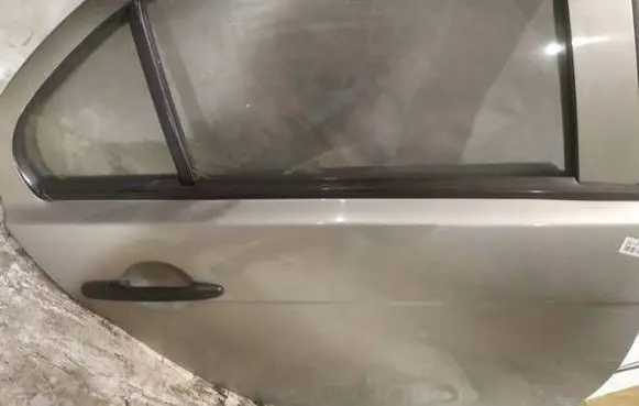 Rear door glass trim molding
