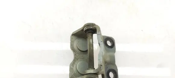 Subaru Outback Tailgate/trunk/boot hinge