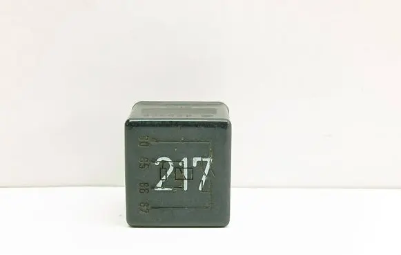 Audi A6 S6 C4 4A Other relay 443951253S