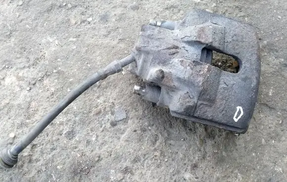 Ford Mondeo MK II Front brake caliper