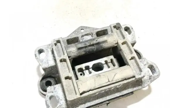 Ford Mondeo Mk III Engine mount bracket 95bb9b929aa