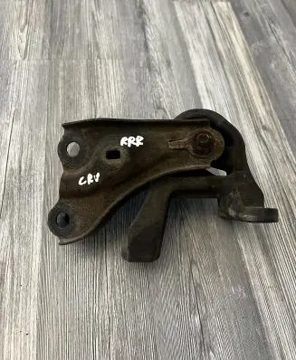 Honda CR-V Rear differential mounting bracket 
