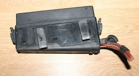 Opel Signum Relay mounting block 