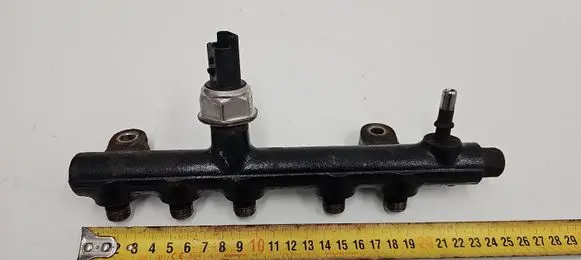 Peugeot Expert Fuel distributor 9814383880
