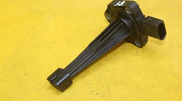Aston Martin DB11 Oil pressure sensor 
