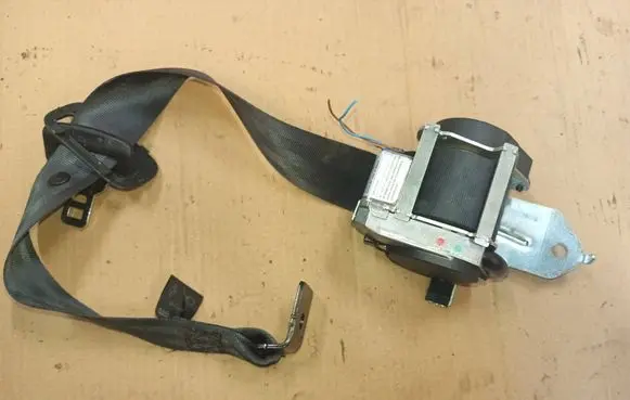 Renault Latitude (L70) Rear seatbelt 888411396R
