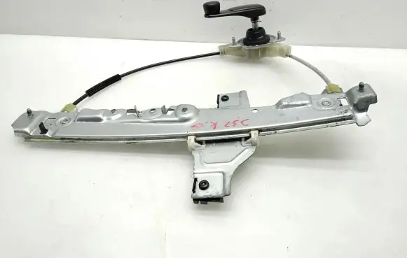 Rear door manual window regulator
