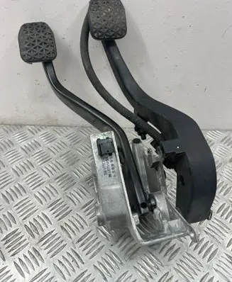 BMW 3 E90 E91 Pedal assembly 6779377 678711