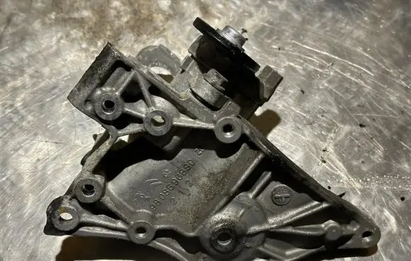Peugeot 308 A/C compressor mount bracket 9808696880