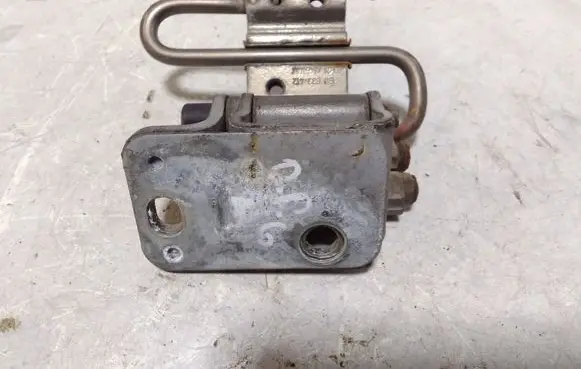 Audi A6 S6 C6 4F Rear door lower hinge 8E0833412