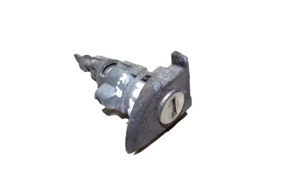 Volkswagen PASSAT B6 Front door lock (next to the handle) 