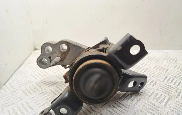 Toyota Auris 150 Engine mount bracket 123050R020 123150R020