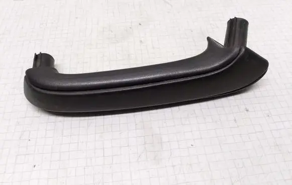 Volkswagen PASSAT B3 Front door interior handle trim 