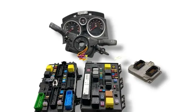 Opel Astra H Engine ECU kit and lock set 55559272 5102505243