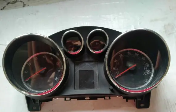 Opel Insignia A Speedometer (instrument cluster) 133328269
