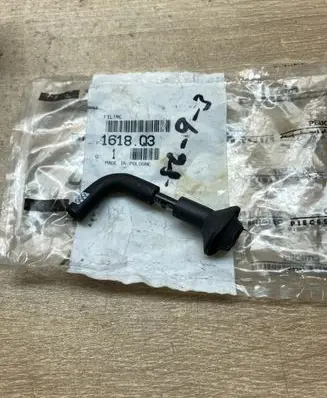 Peugeot 807 EGR valve line/pipe/hose 1618Q3