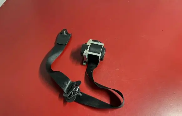 BMW X1 F48 F49 Front seatbelt 7401714 S2740171402