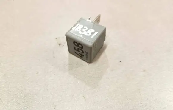 Volkswagen Golf V Other relay 1K0906381 V23134B52X423