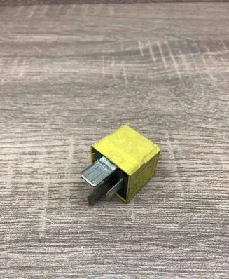Opel Zafira B Other relay 90226846 4RA00779306