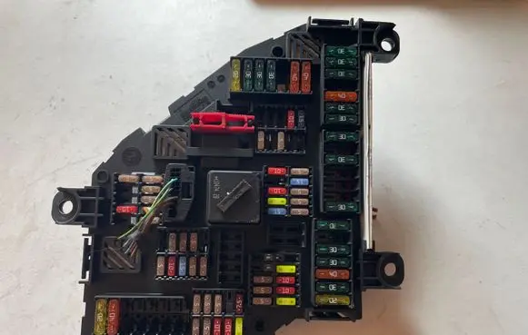 BMW 5 F10 F11 Fuse module 9234423