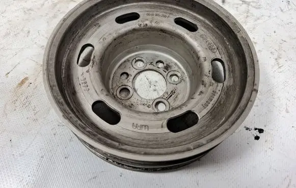 Volkswagen PASSAT B5 Crankshaft pulley 06B105255F