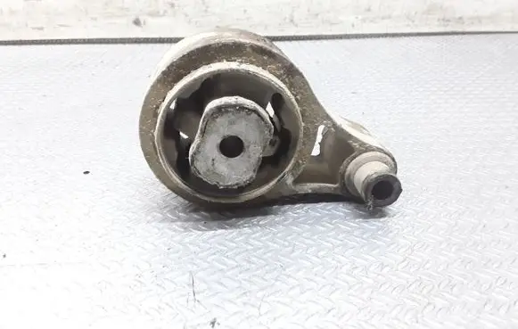 Opel Movano A Engine mount bracket