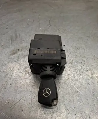 Mercedes-Benz C W203 Ignition lock 2035450608 33002155