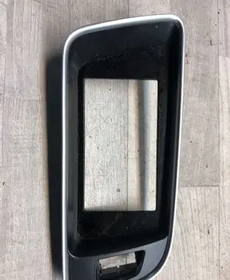 Radio/GPS head unit trim