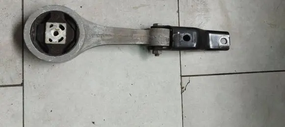 Volkswagen Polo V 6R Engine mounting bracket 6Q0199851AR