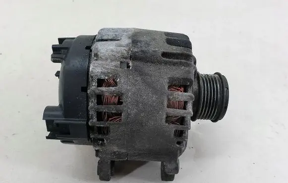 Volkswagen Tiguan Generator/alternator 03L903023A