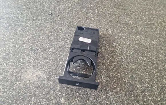 Cup holder front