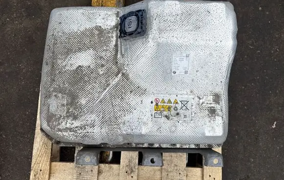 BMW 2 F45 Voltage converter inverter 9494490 8636389