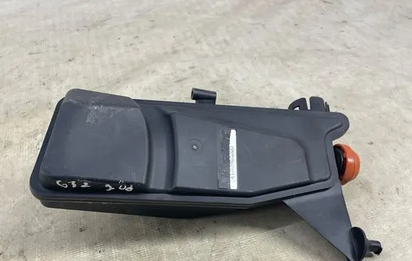 BMW 6 G32 Gran Turismo Intake resonator 8575040