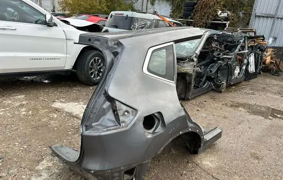 Nissan Rogue Rear quarter panel 43R000586