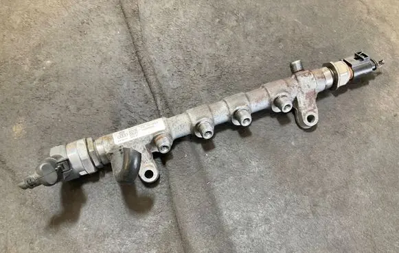 Skoda Octavia Mk2 (1Z) Fuel main line pipe 03L130089P 500000559