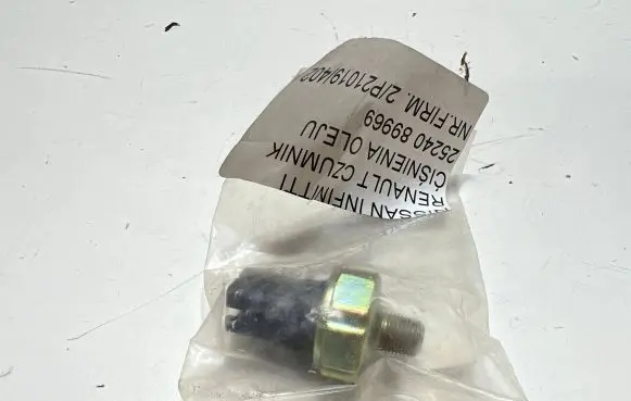 Nissan Navara D40 Oil pressure sensor 25240-89960 2524089960