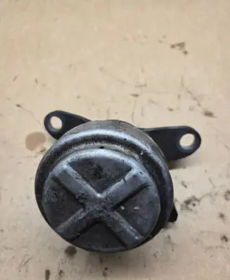 Engine mount bracket