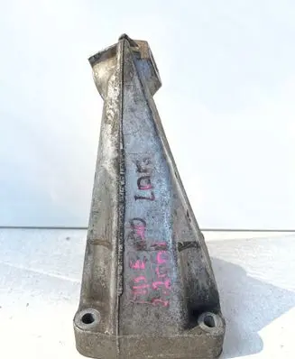 Mercedes-Benz E W211 Engine mounting bracket A6112230804