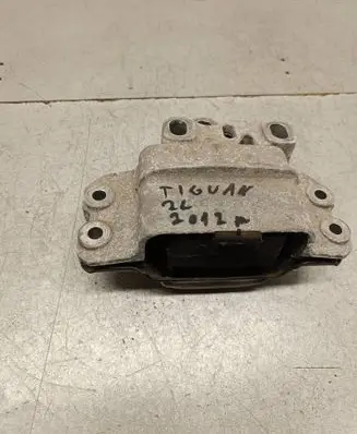 Engine mount bracket