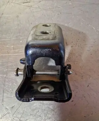 Citroen DS3 Front door upper hinge A075091