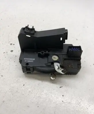 Opel Vivaro Front door lock 8200008246