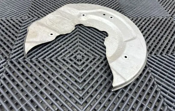 Volvo XC90 Front brake disc dust cover plate 31445101