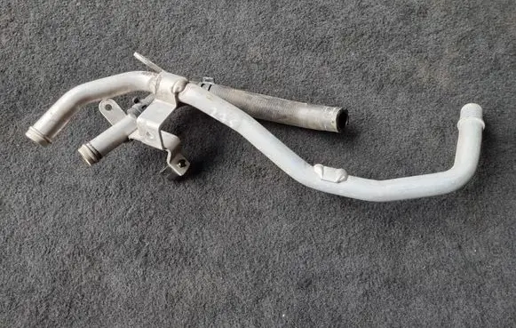 Land Rover Range Rover Evoque L538 Engine coolant pipe/hose G4D3Y438KA G4D318B402BA