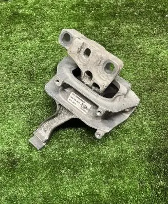 Skoda Karoq Engine mount bracket 5WA199262D 05112019 31R6RB038503
