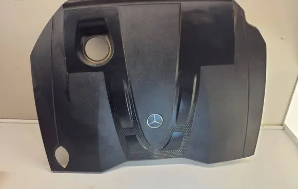 Mercedes-Benz C W204 Engine cover (trim) A6460101167