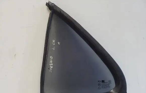 Rear vent window glass