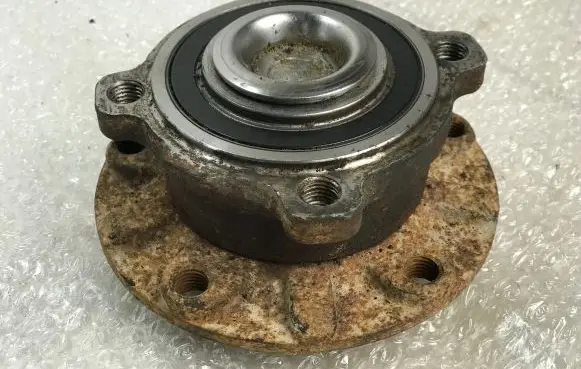BMW 5 E39 Front wheel bearing hub 
