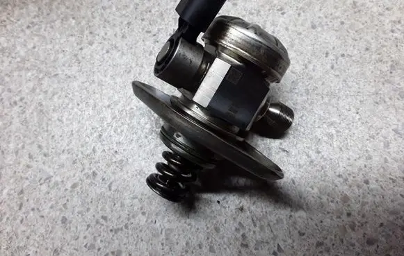 Mercedes-Benz A W177 Fuel injection high pressure pump A2820700101 166304325R