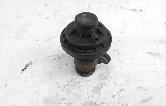 Volkswagen Caddy EGR valve 038131501BC